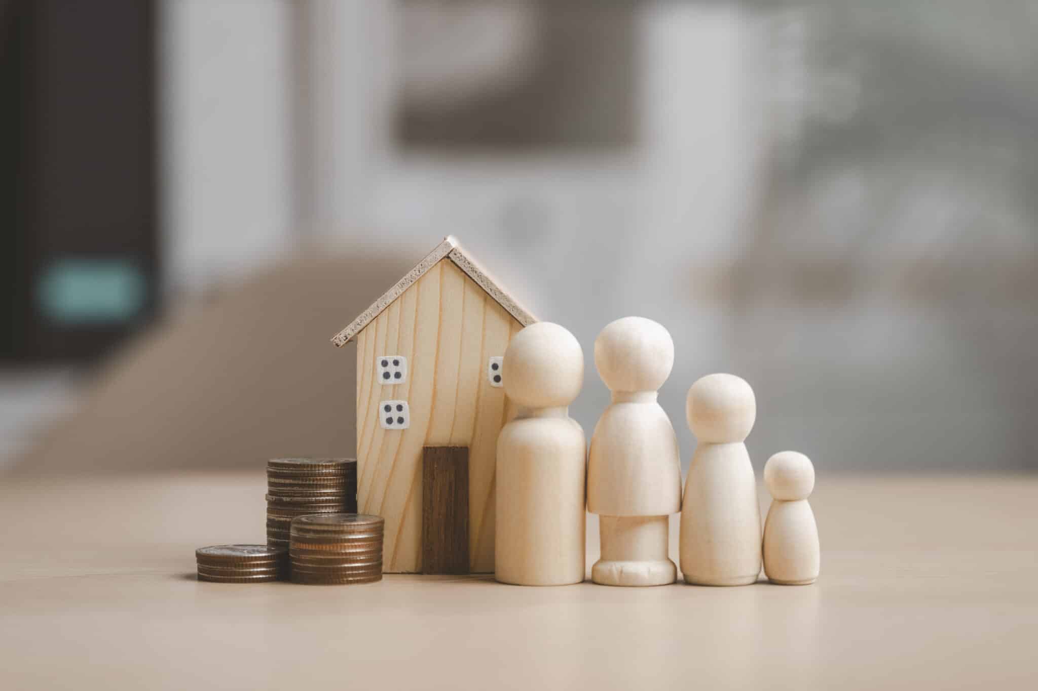 Famille planifiant ses assurances habitation et patrimoine avec Vert Assur