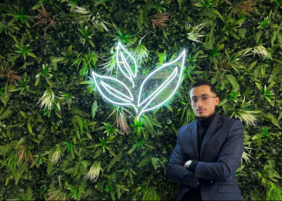 Younes Zitouni, responsable de l'agence Vert Assur à Drancy